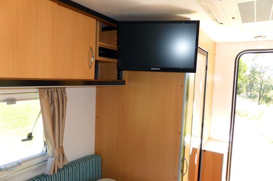 Ozcape Slide-On for dual cab, Shorta Entertainment system