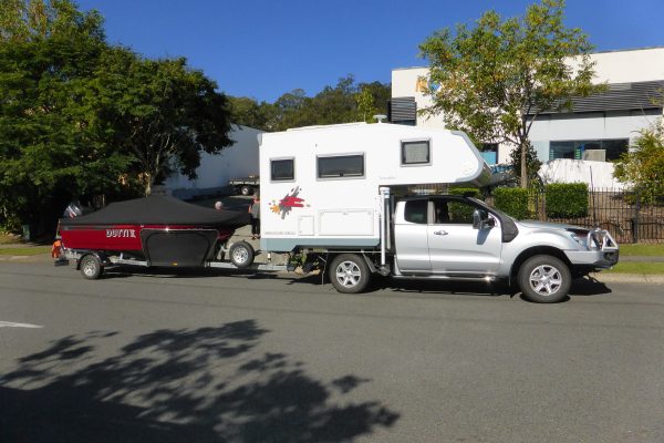 P1040682 Ozcape Slide-On towing a boat